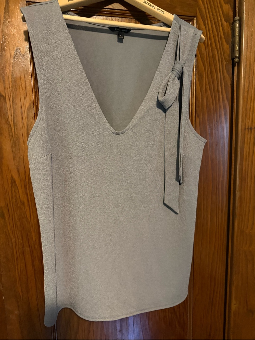Banana Republic Gray V-Neck Sleeveless Tie-Shoulder Tank